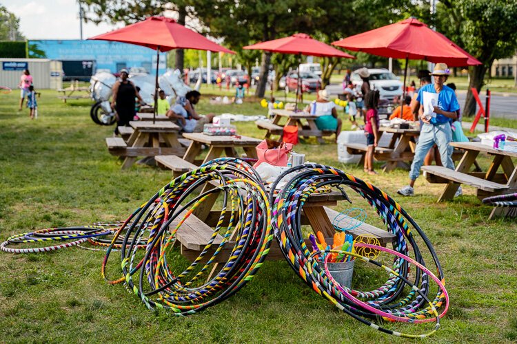 Hula hooping at Live6's MarketOnTheAve Photo by Nick Hagen.