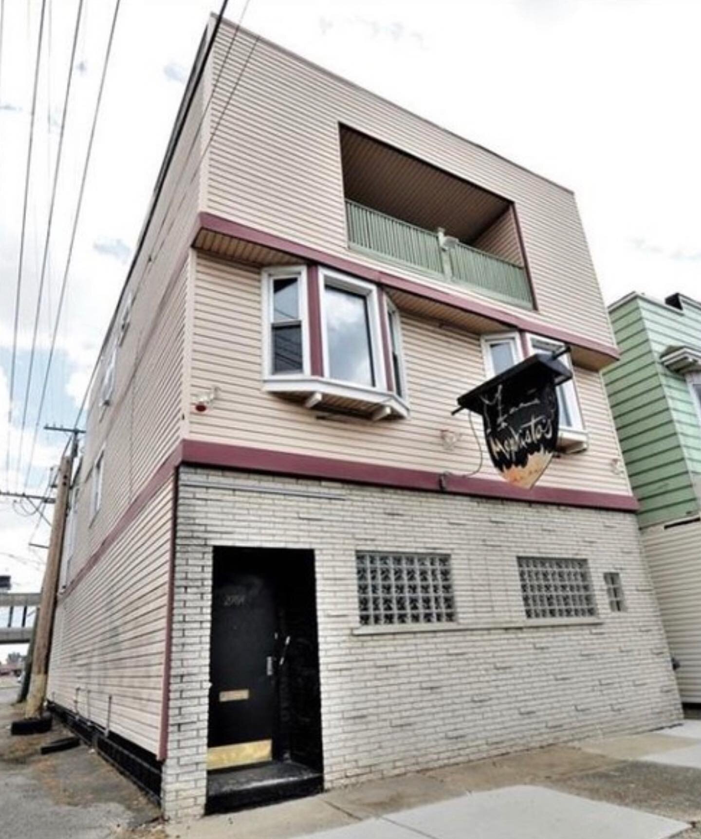 2764 Florian St. before the renovations, still bearing the old Mephisto's sign.