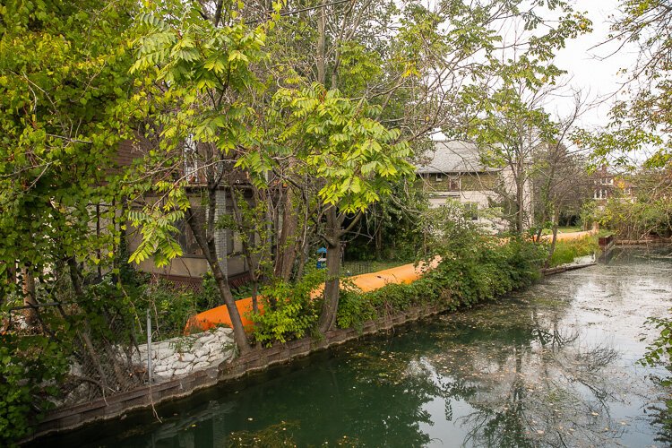 Homeowners in Grosse Pointe are using sandbags to protect properties from rising water levels. Photo: David Lewinski.