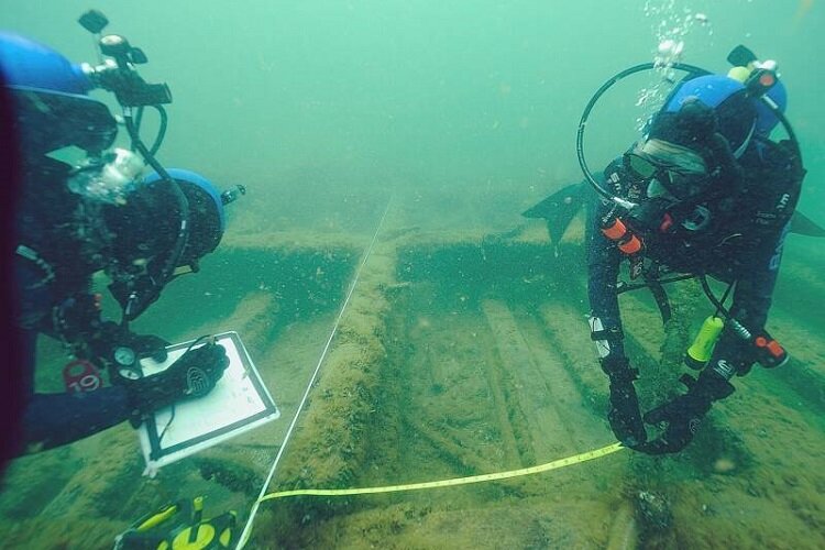 Divers with the Noble Odyssey Foundation (NOF)