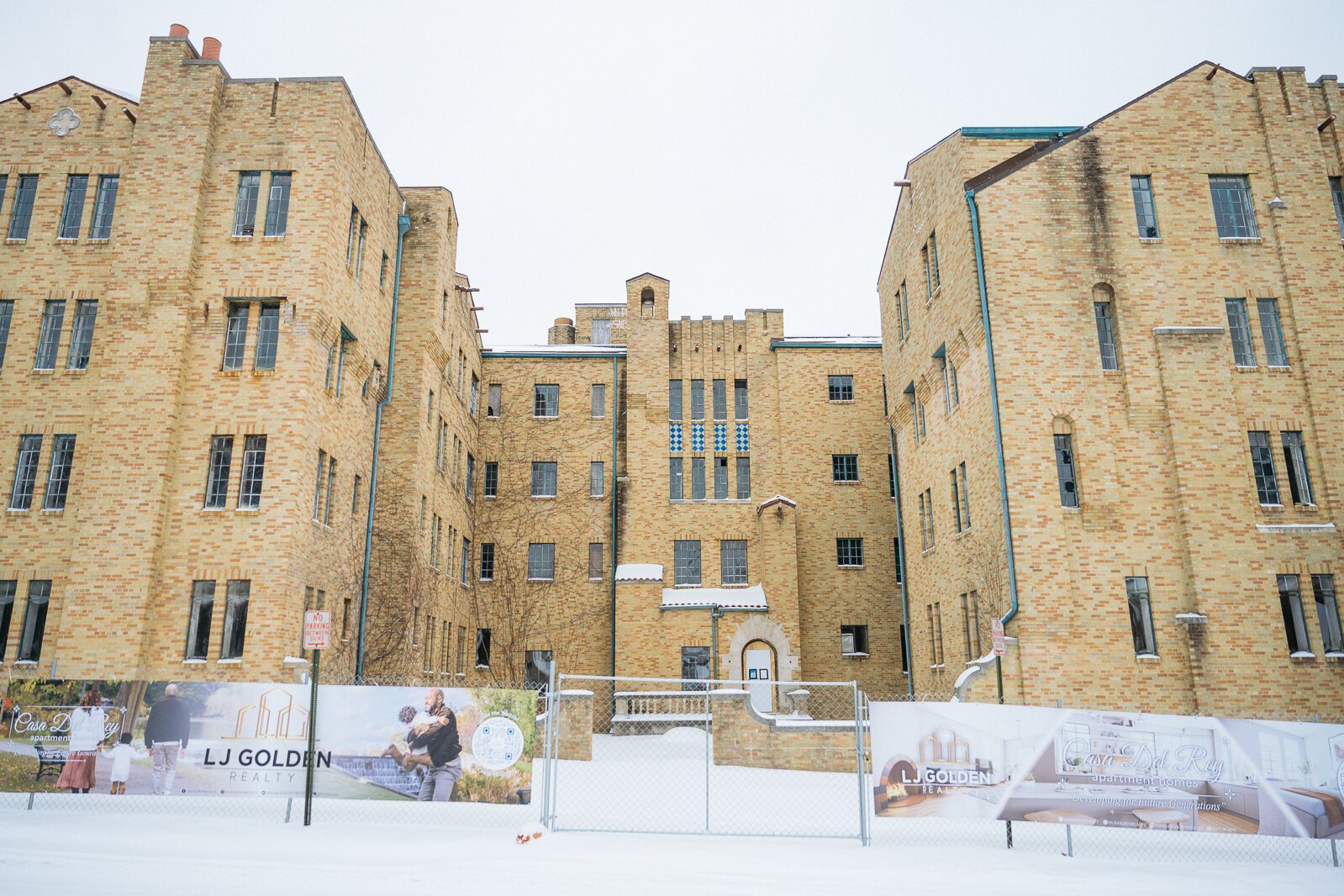 The Casa Del Rey Apartments building in Pontiac.