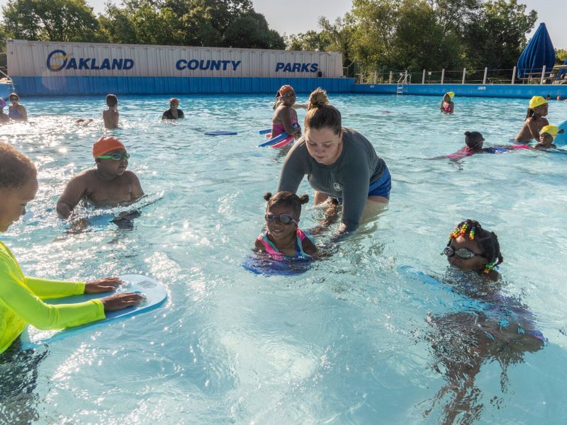 An Everyone in the Pool swimming lesson.