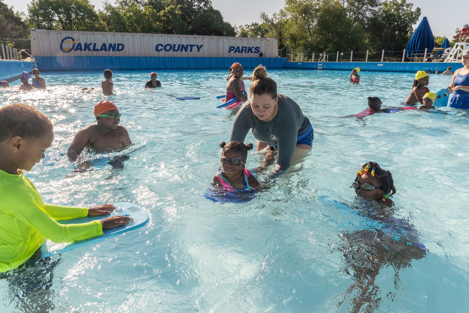 An Everyone in the Pool swimming lesson.