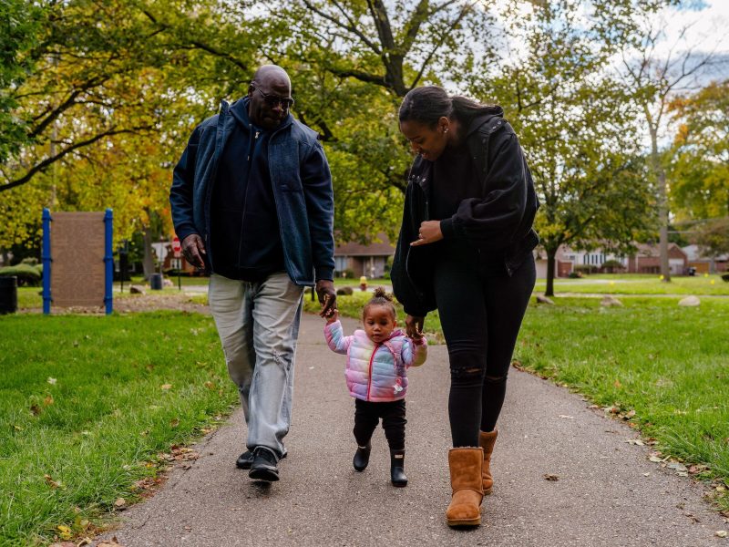 Alonzo Marable with daughter Kendall Marable and baby Teagan Photo by Nick Hagen..