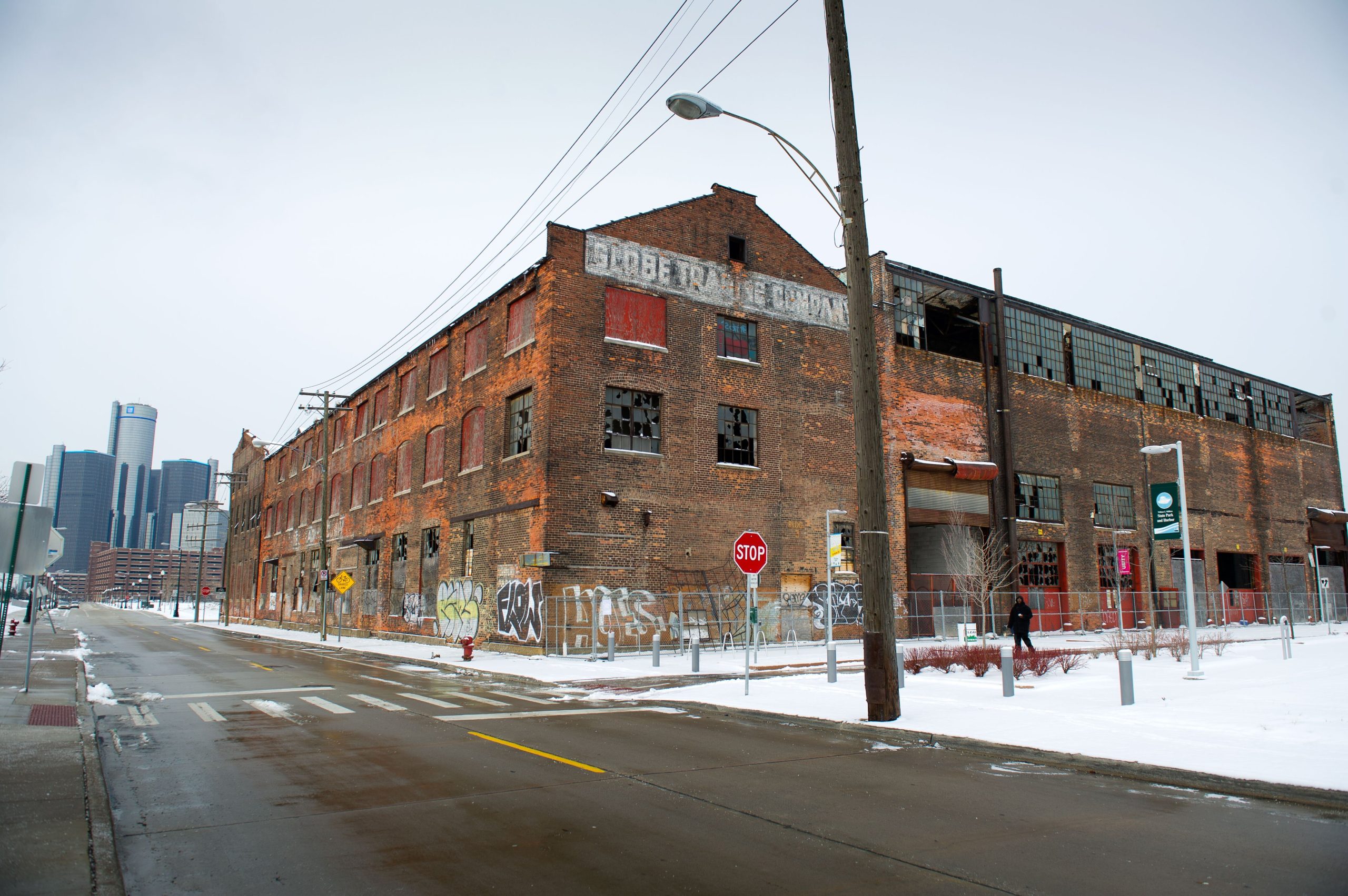 Dilapidated Globe Building on Fort Street, 2015