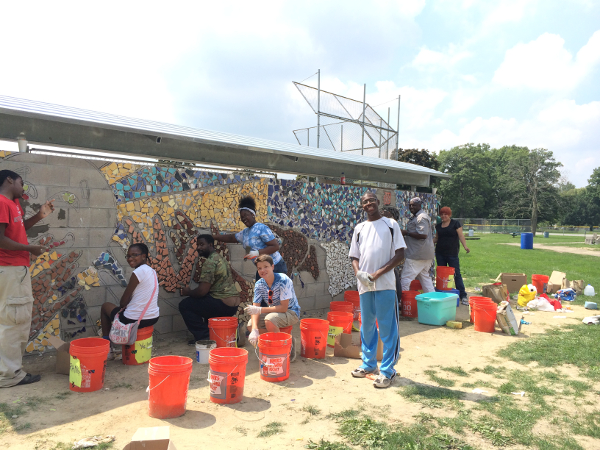 Installing mosaics at Stoepel Park no. 1
