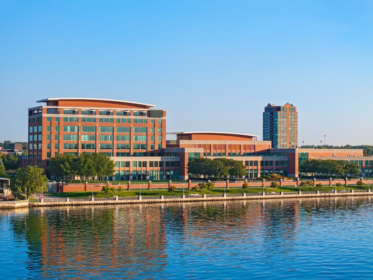 Technology solutions company to locate headquarters, 800 jobs in ...